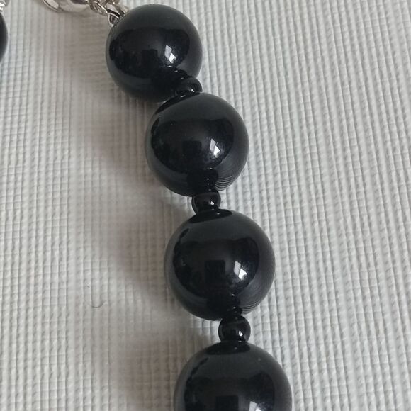 Black & Silver Acrylic Round Beaded Single Strand Adjustable Fashion Necklace - Picture 7 of 9